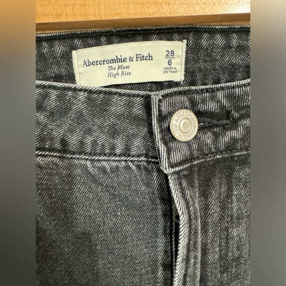 Abercrombie & Fitch The Mom High Rise Curvy Jeans Size 28/6 - Picture 4 of 4